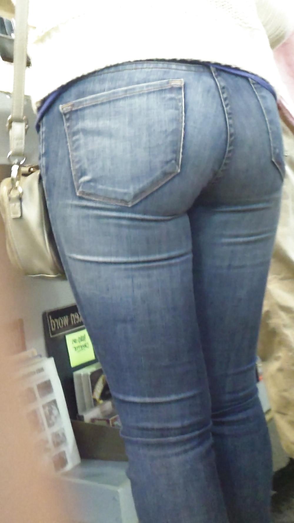22P Smooth teen ass & butt in blue jeans