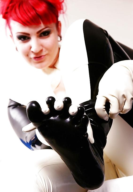 14P Latex foot fetish