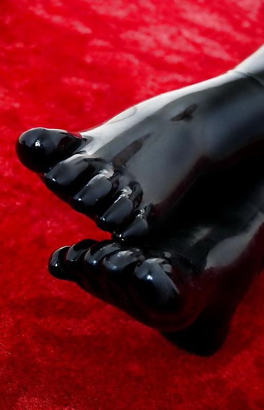 14P Latex foot fetish