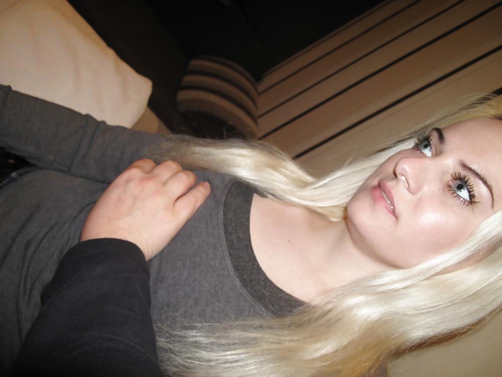 25P Serina the blond sex toy