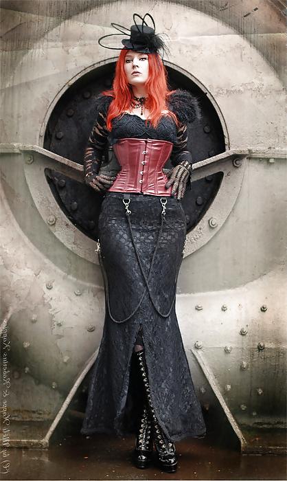 25P Corset XIII