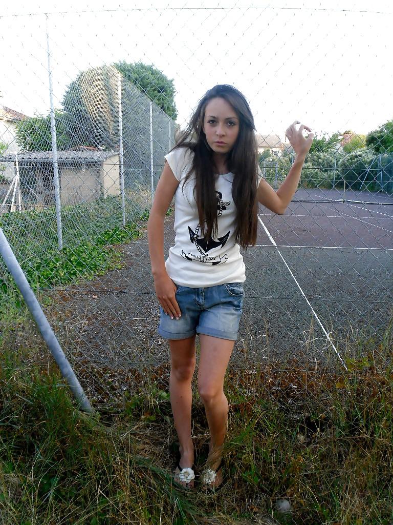 20P French bloggers Mode with sexy legs 9
