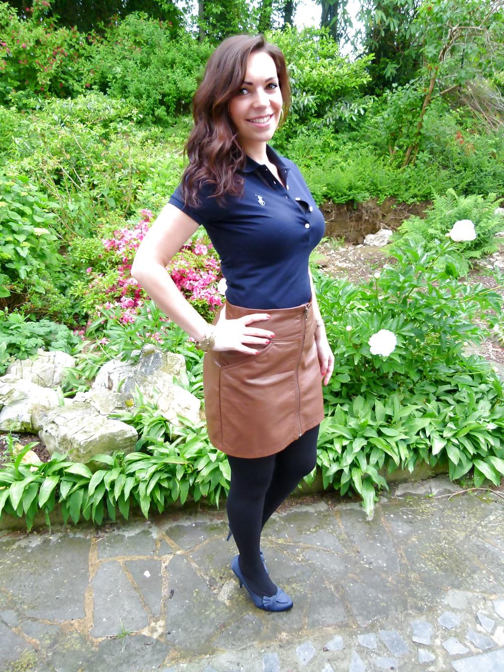 20P French bloggers Mode with sexy legs 9