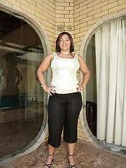 25P THICK COKEBOTTLE MILF AND MATURES