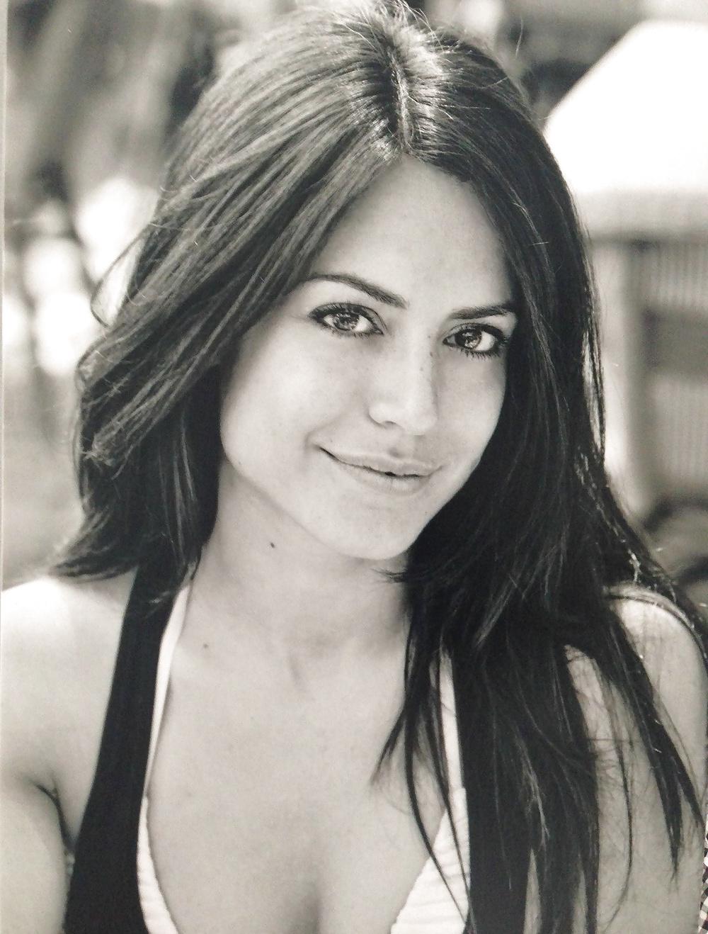 12P French hottie model Victoria