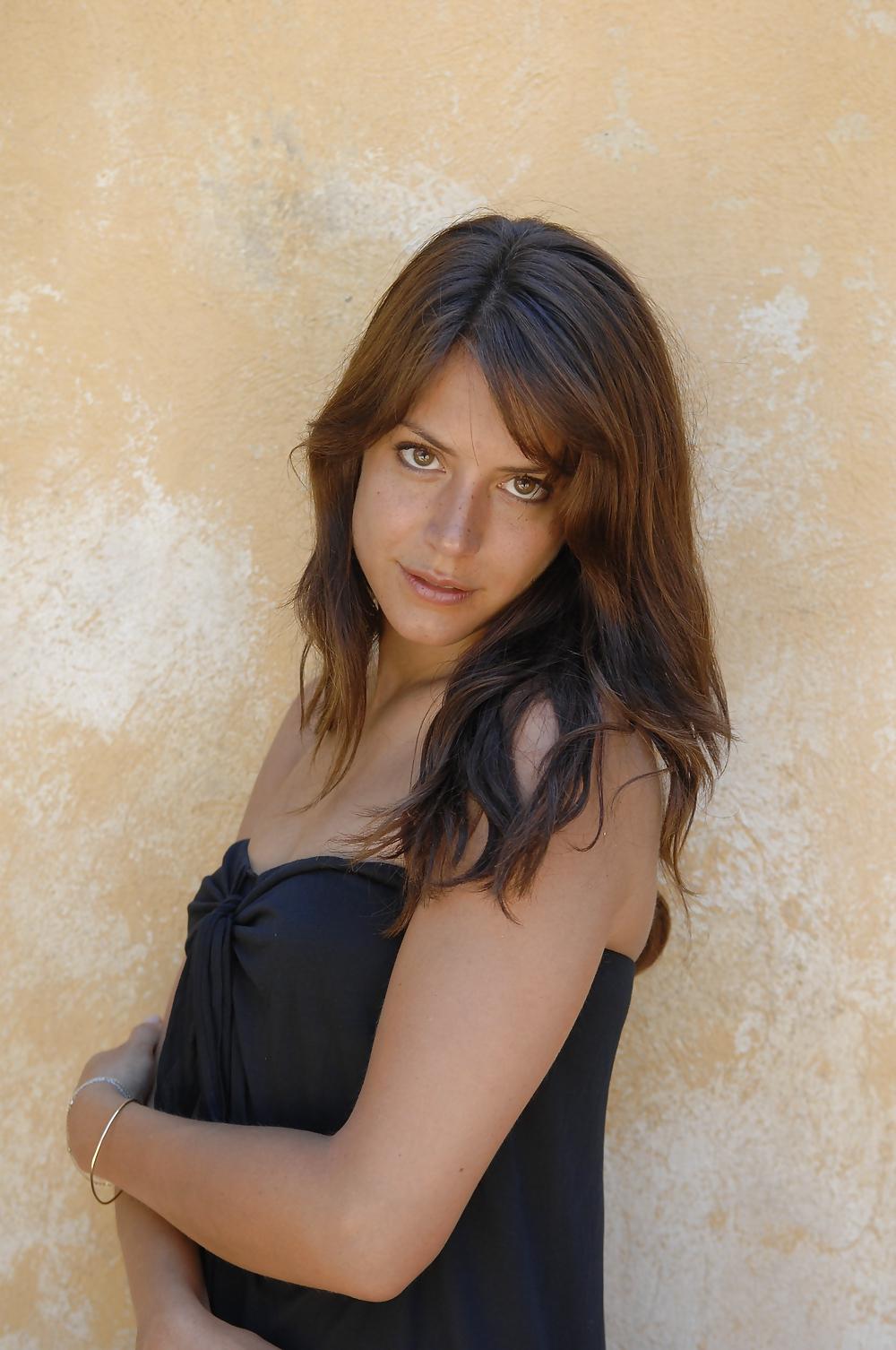 12P French hottie model Victoria