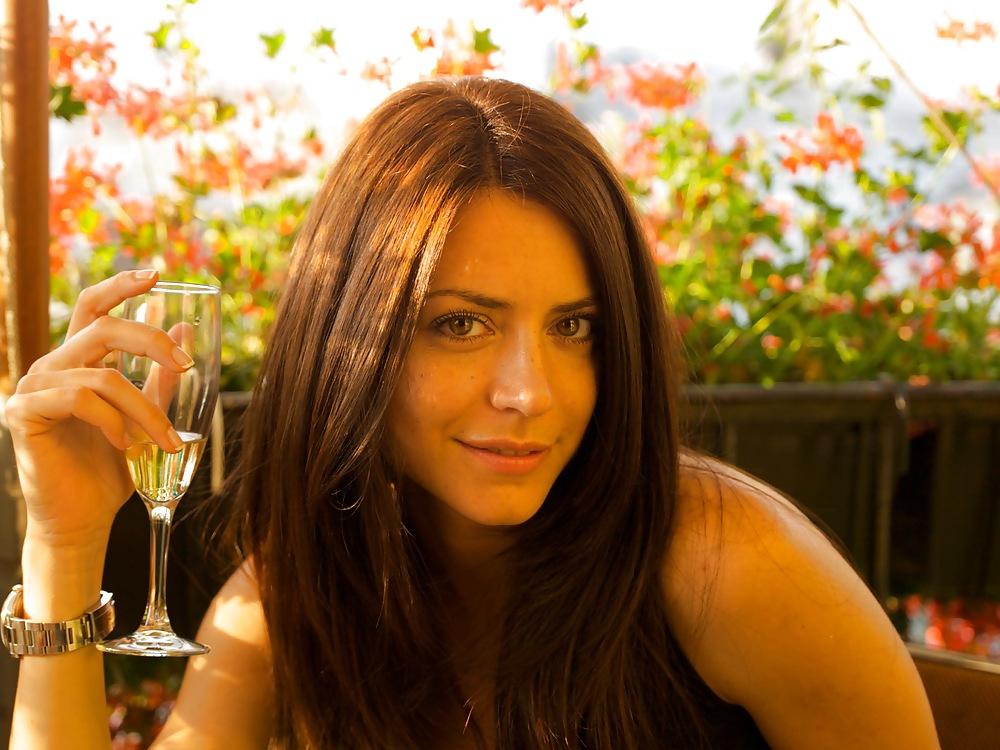 12P French hottie model Victoria