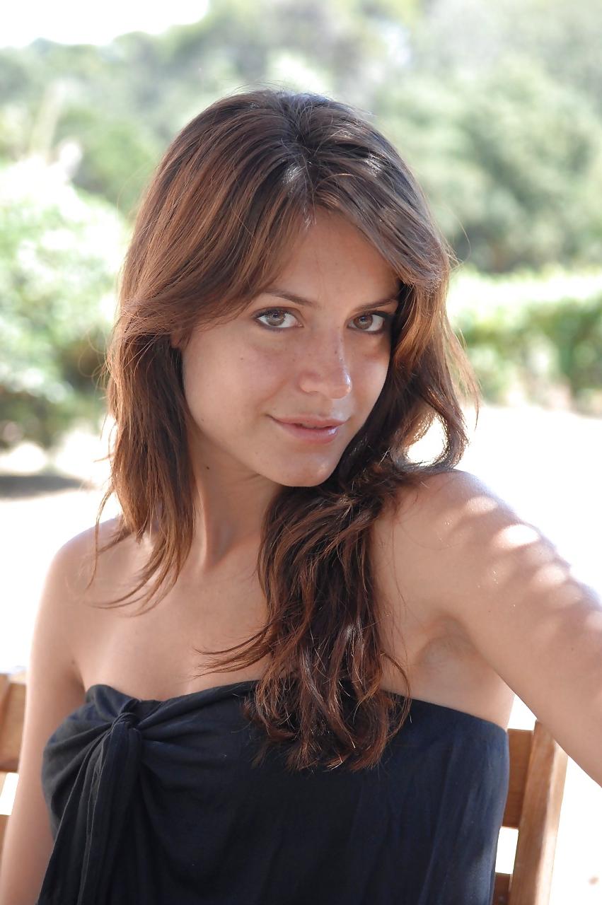 12P French hottie model Victoria