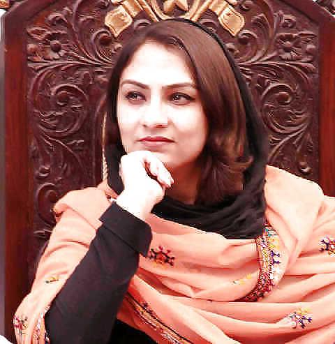25P Sexy Pakistani Polician 