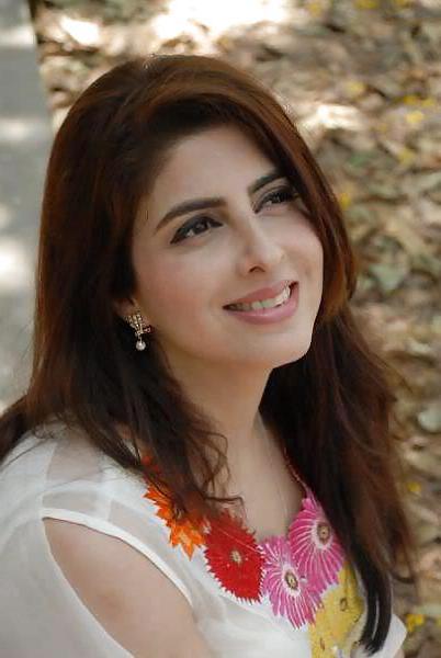 25P Sexy Pakistani Polician 