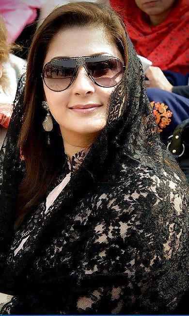 25P Sexy Pakistani Polician 