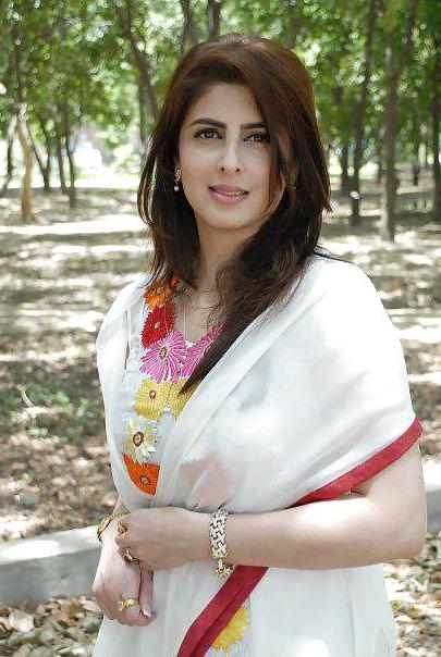 25P Sexy Pakistani Polician 