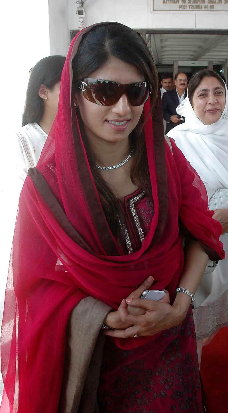 25P Sexy Pakistani Polician 