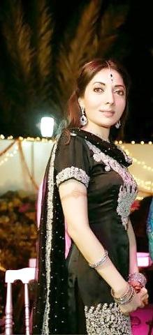 25P Sexy Pakistani Polician 