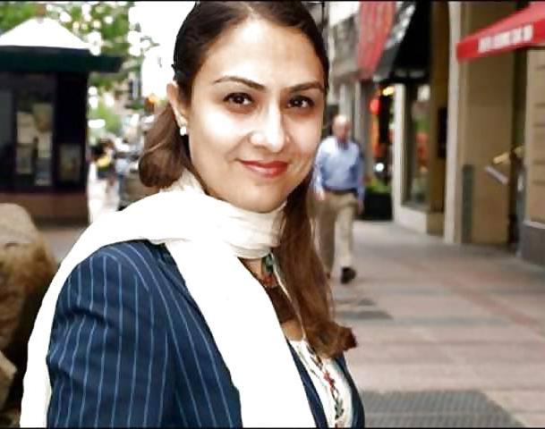 25P Sexy Pakistani Polician 