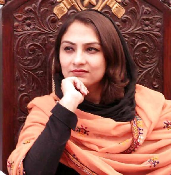 25P Sexy Pakistani Polician 