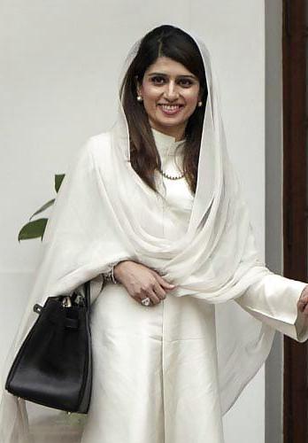 25P Sexy Pakistani Polician 