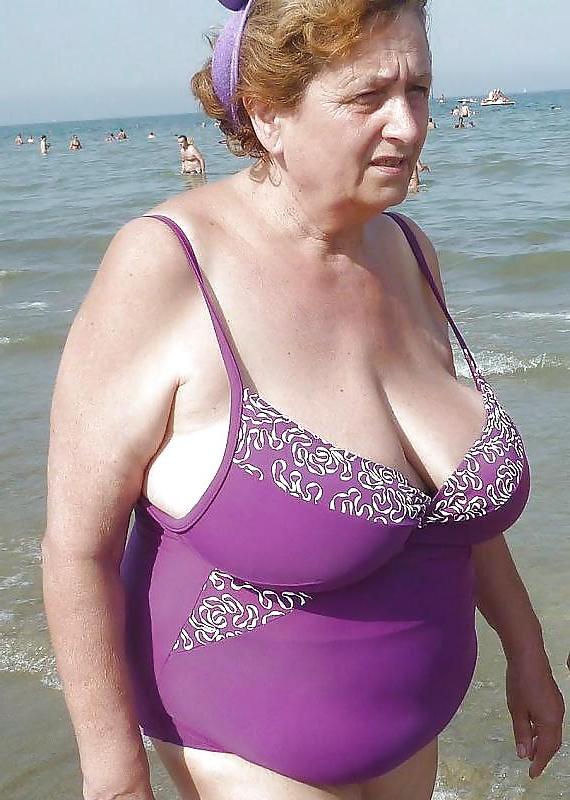 25P Grannies in Swimwear 1
