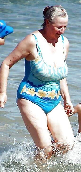 25P Grannies in Swimwear 1