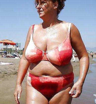 25P Grannies in Swimwear 1