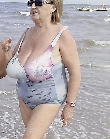 25P Grannies in Swimwear 1
