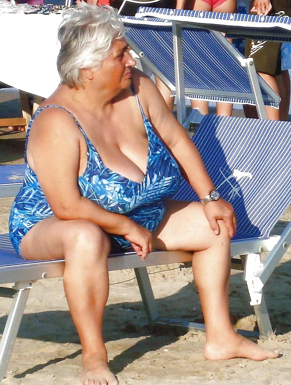 25P Grannies in Swimwear 1