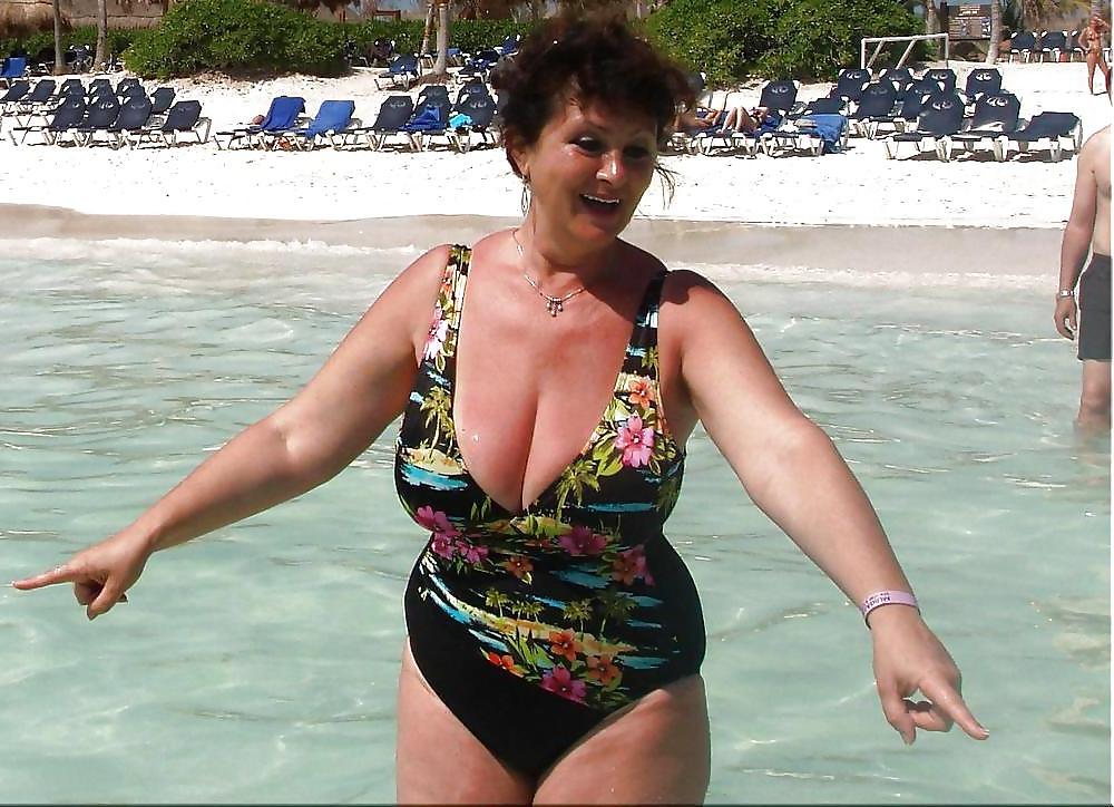25P Grannies in Swimwear 1