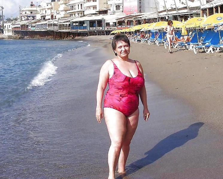 25P Grannies in Swimwear 1