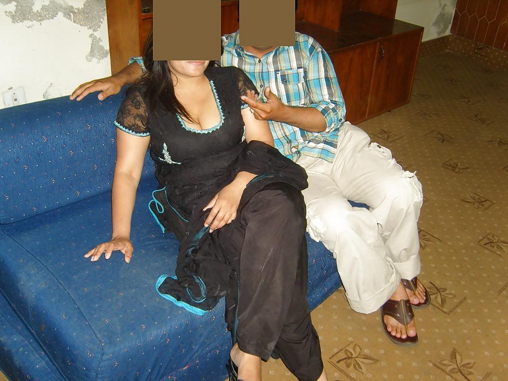 17P Pakistani cpl threesome fucking
