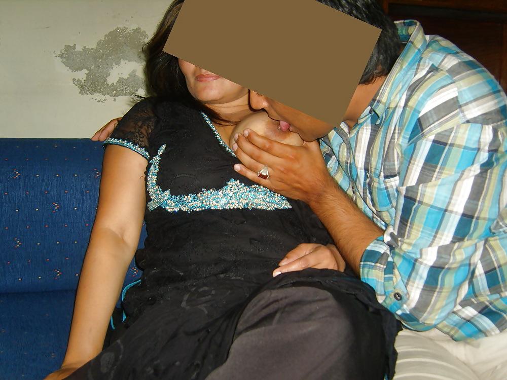 17P Pakistani cpl threesome fucking