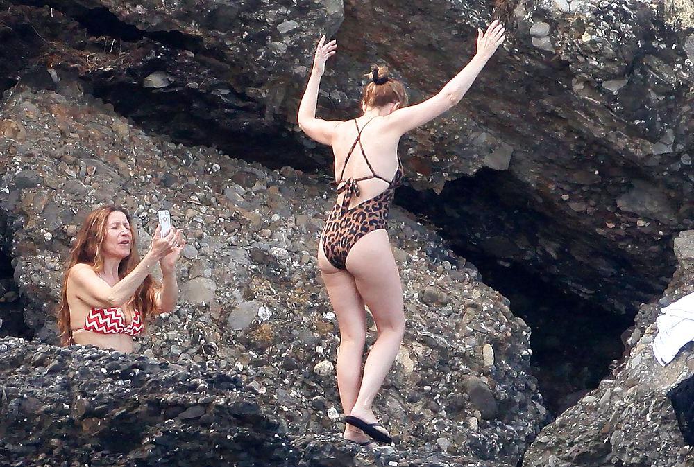 25P Kylie Minogue hot ass in swimsuit