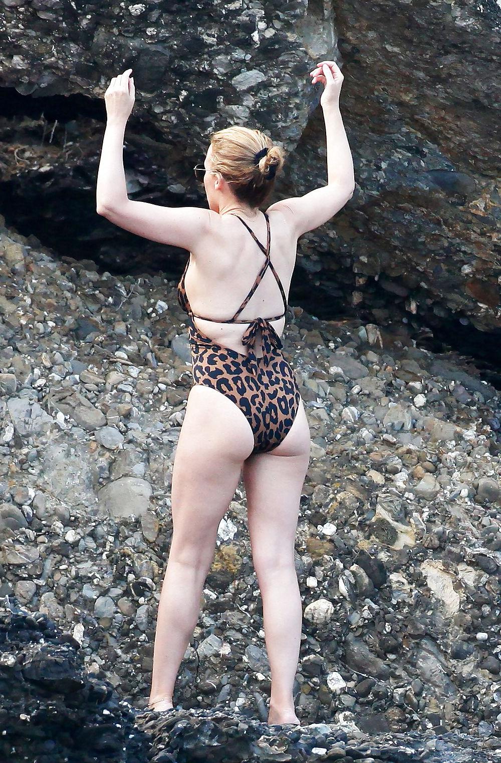 25P Kylie Minogue hot ass in swimsuit