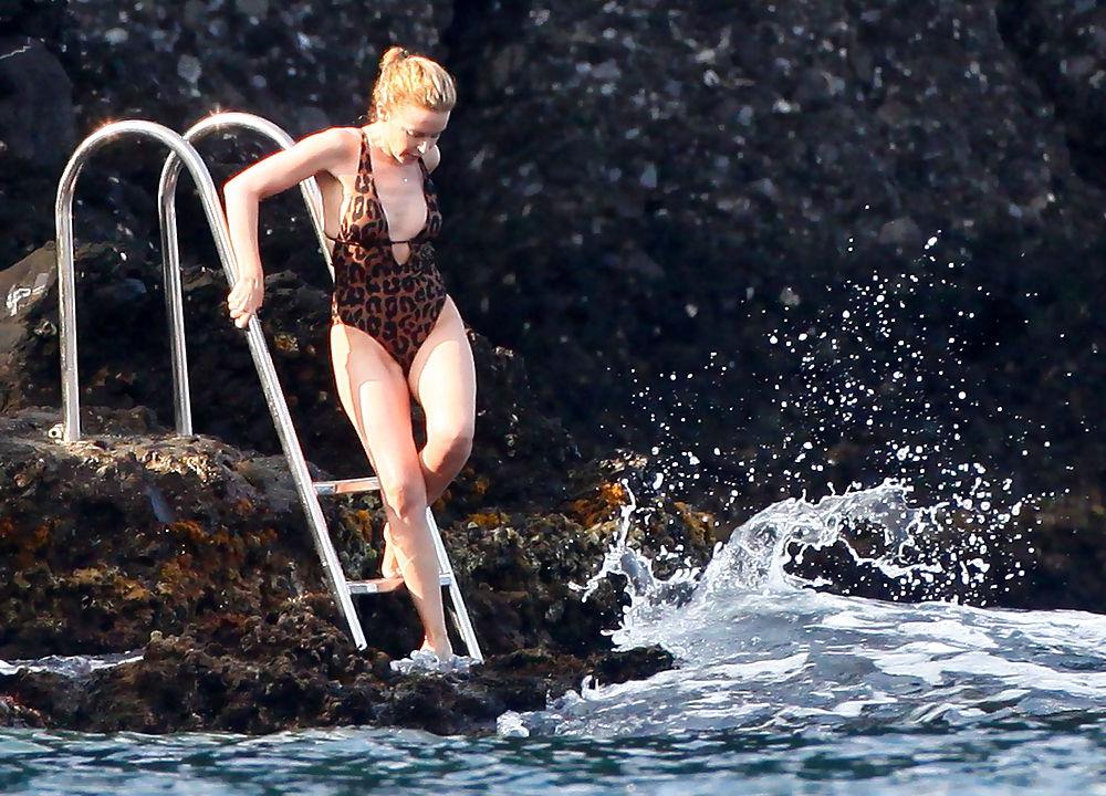 25P Kylie Minogue hot ass in swimsuit