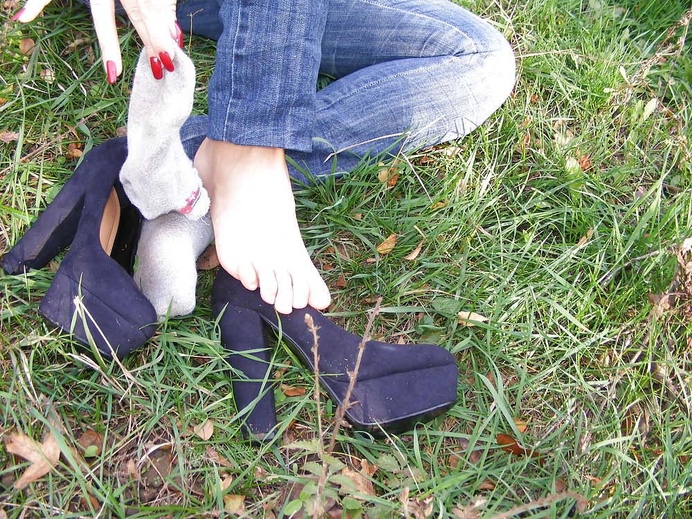 25P SniffyPanty - smelly feet, dirty socks & heels