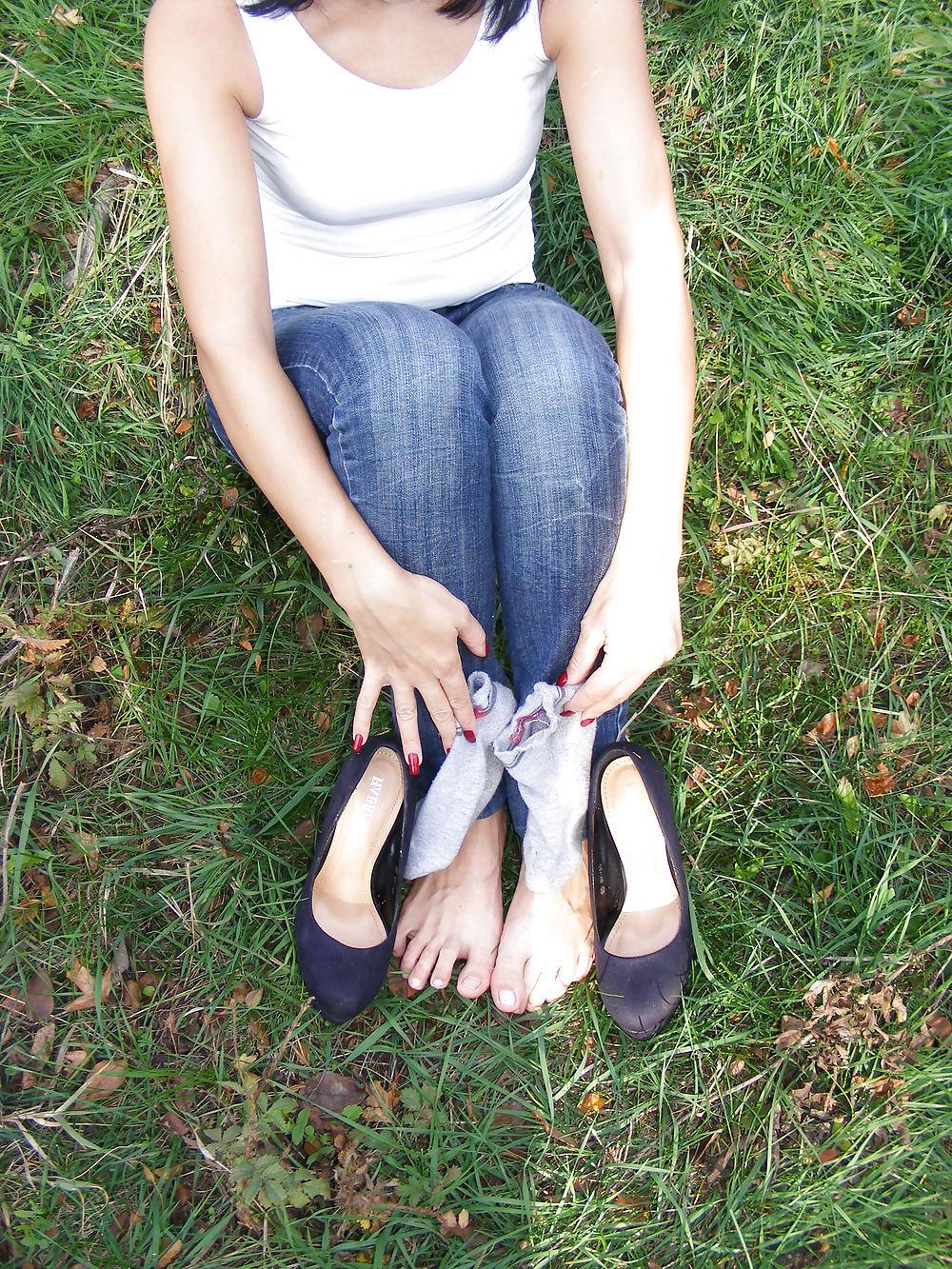 25P SniffyPanty - smelly feet, dirty socks & heels