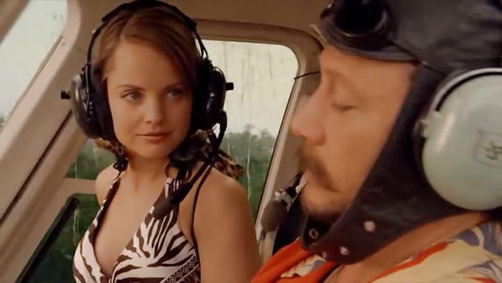 25P Mena Suvari Cosplay Pics