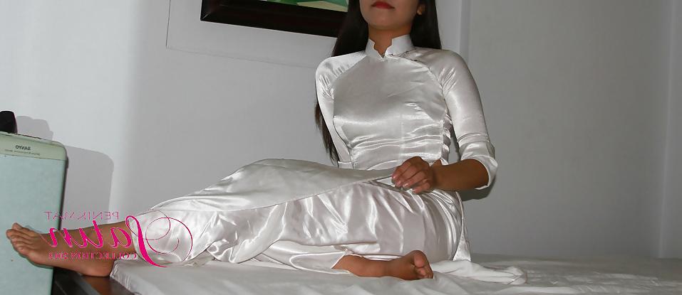 25P Sexy girl white satin dress