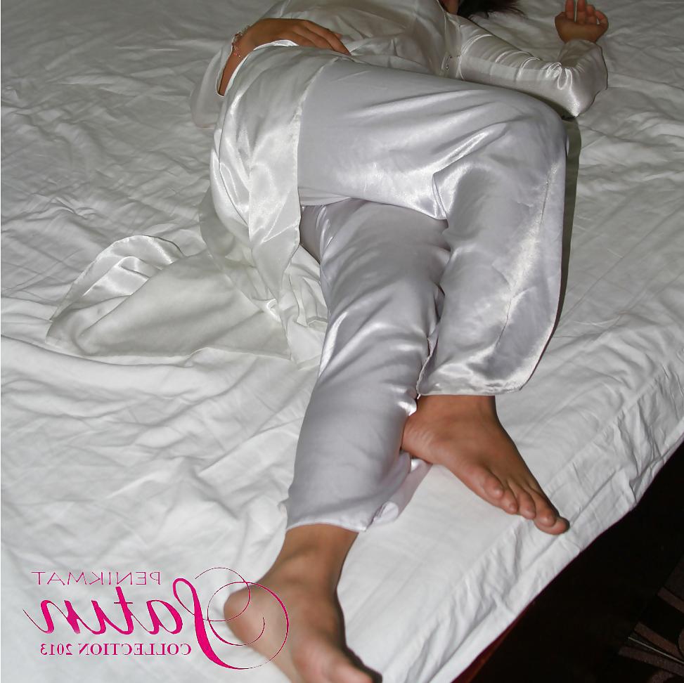 25P Sexy girl white satin dress