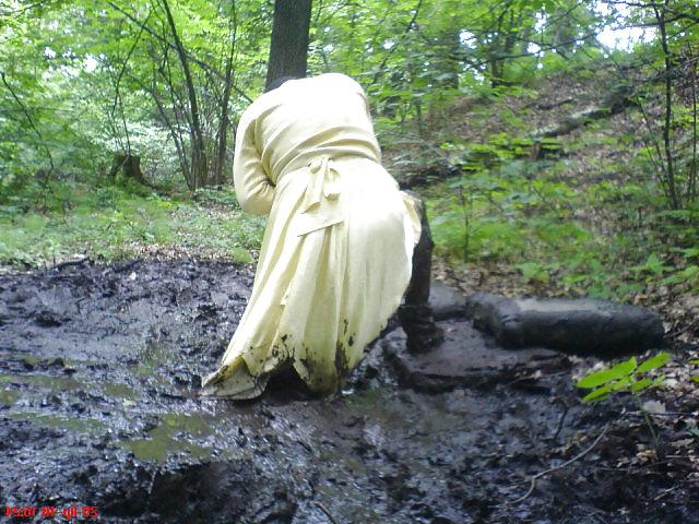 8P Pati mud dress