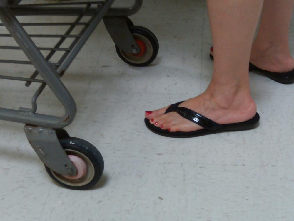 20P I Need a Footjob