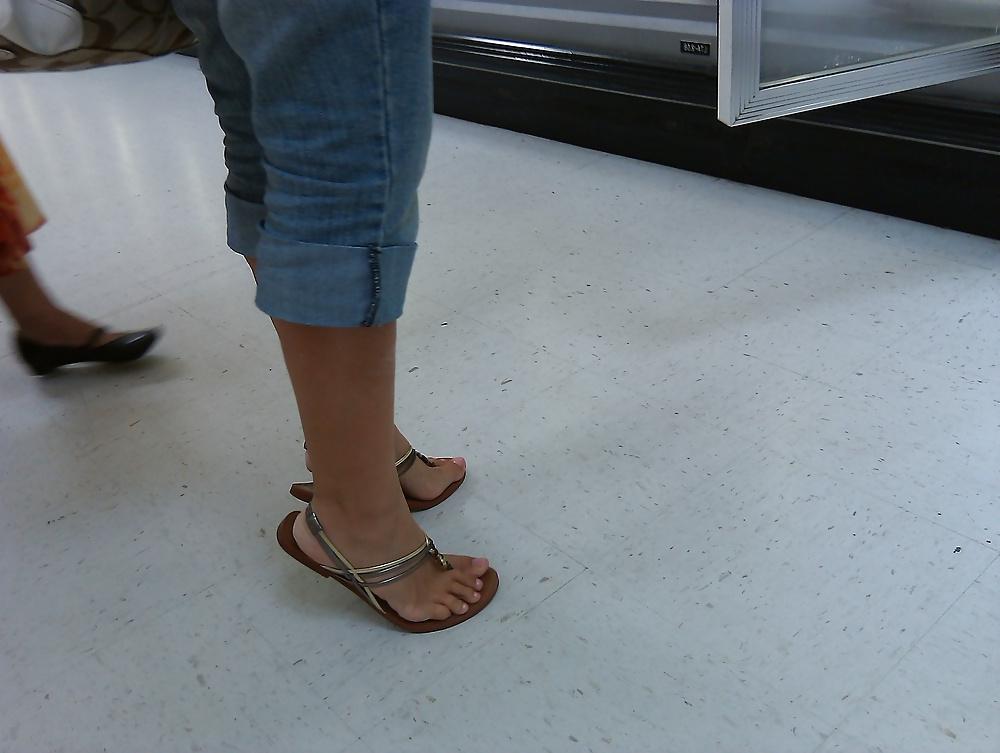 20P I Need a Footjob