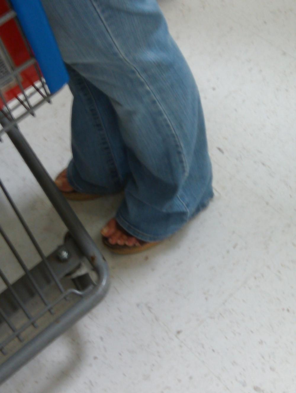 20P I Need a Footjob