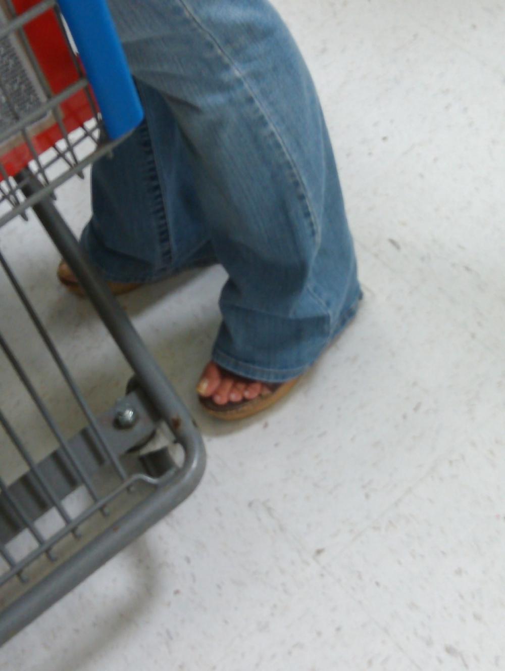 20P I Need a Footjob