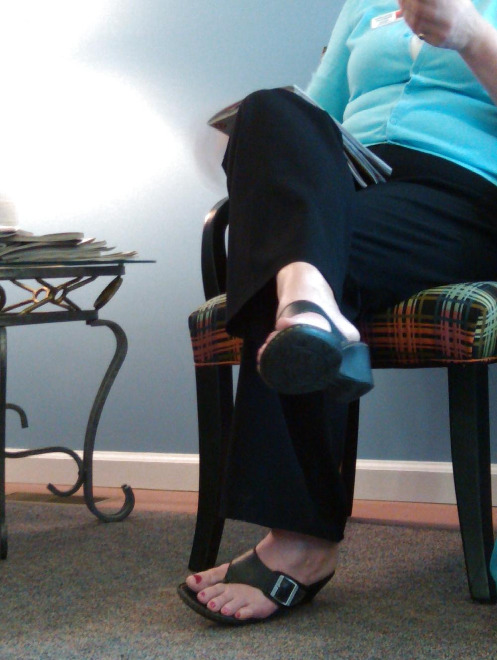 20P I Need a Footjob