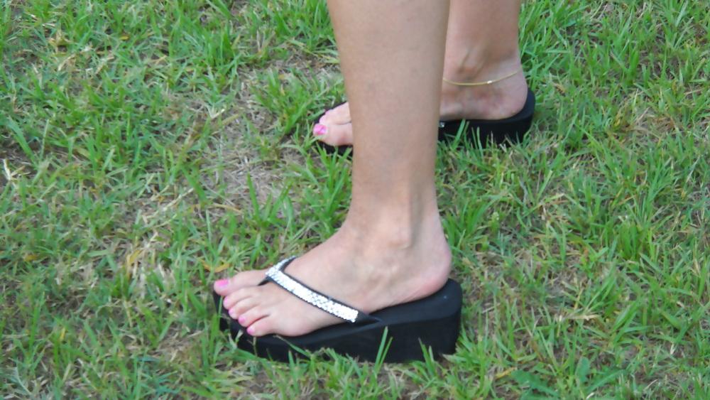 20P I Need a Footjob