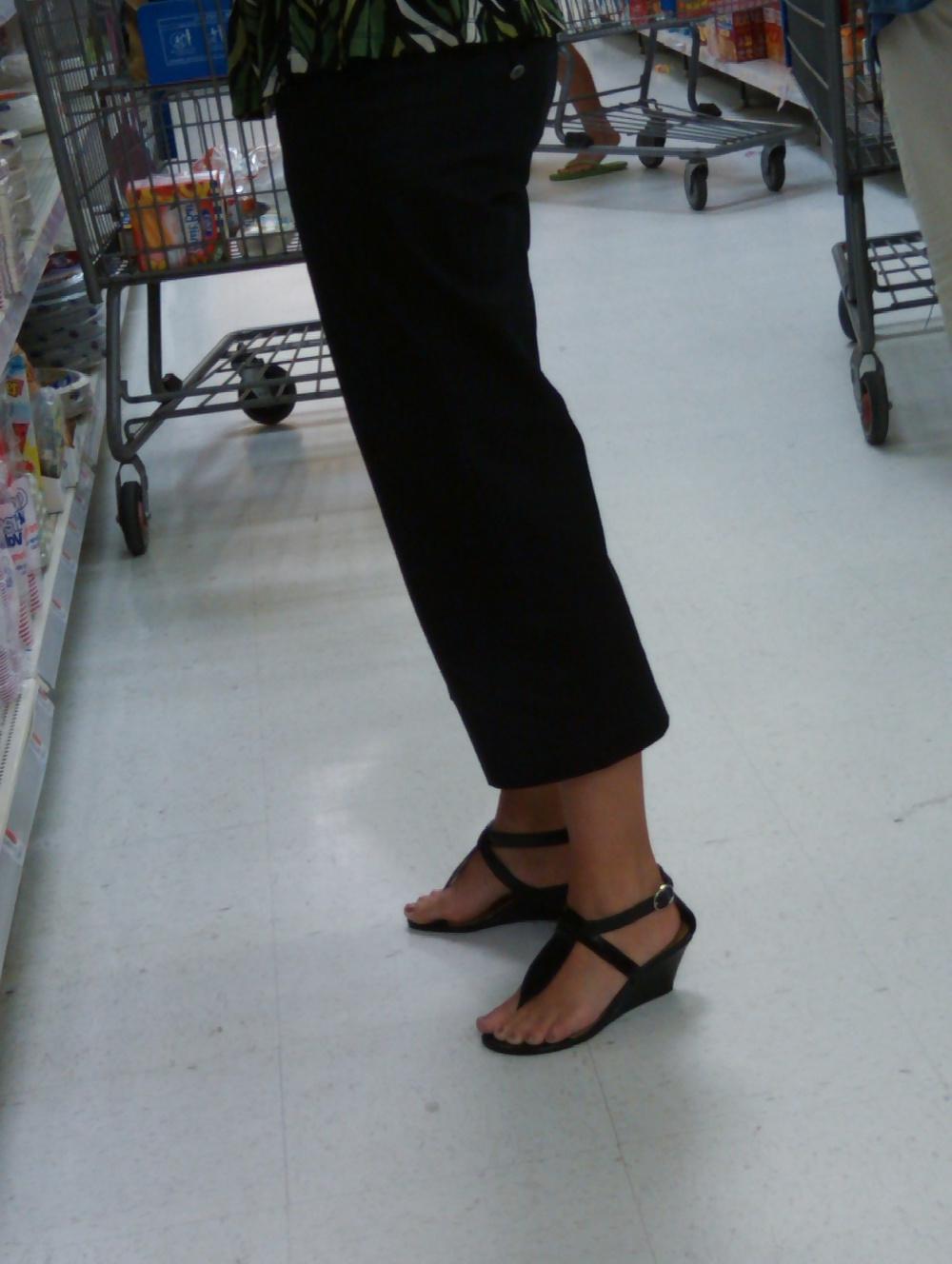 20P I Need a Footjob