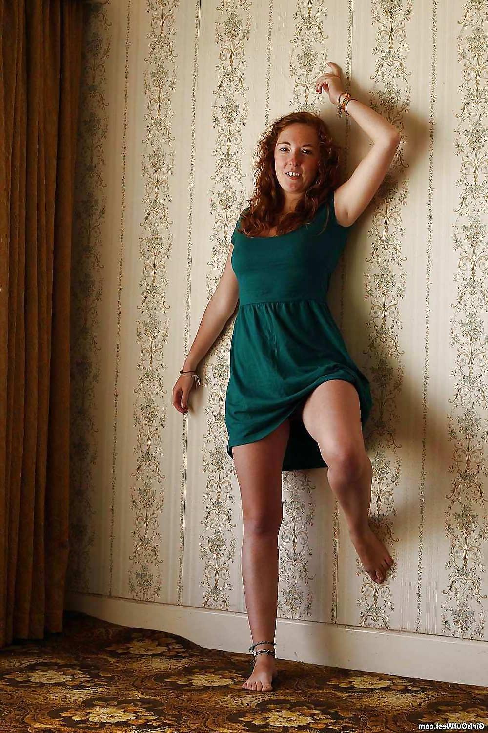 16P Redhead strips green dress to show pussy