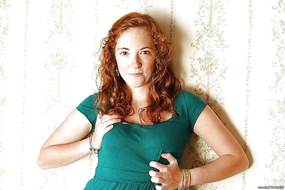 16P Redhead strips green dress to show pussy