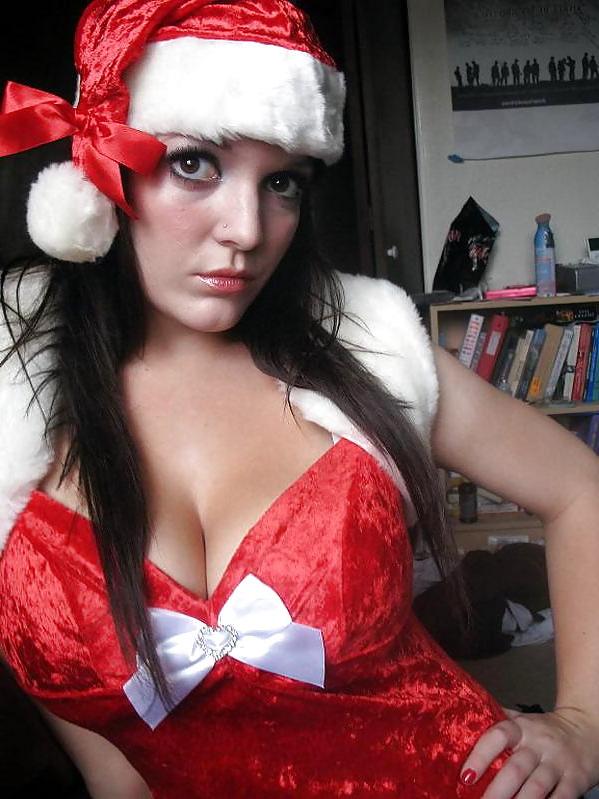 25P Pretty-eyed brunette camwhore