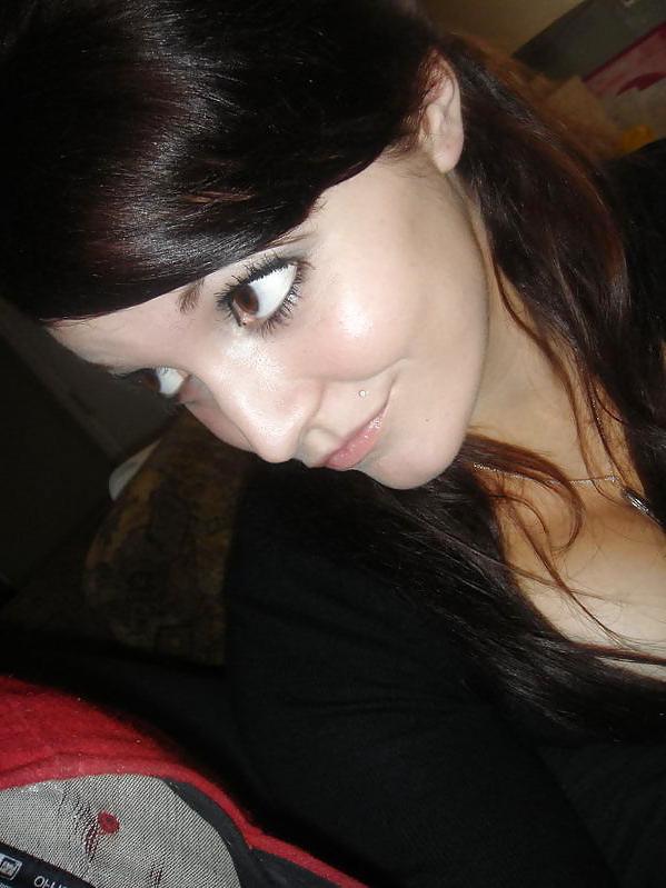 25P Pretty-eyed brunette camwhore